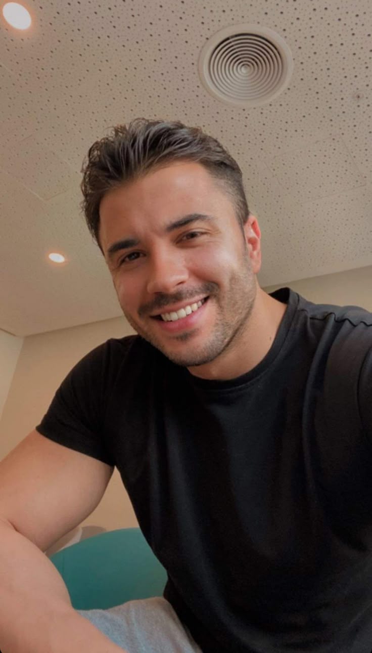 <em><strong>Sara Marie</strong></em>